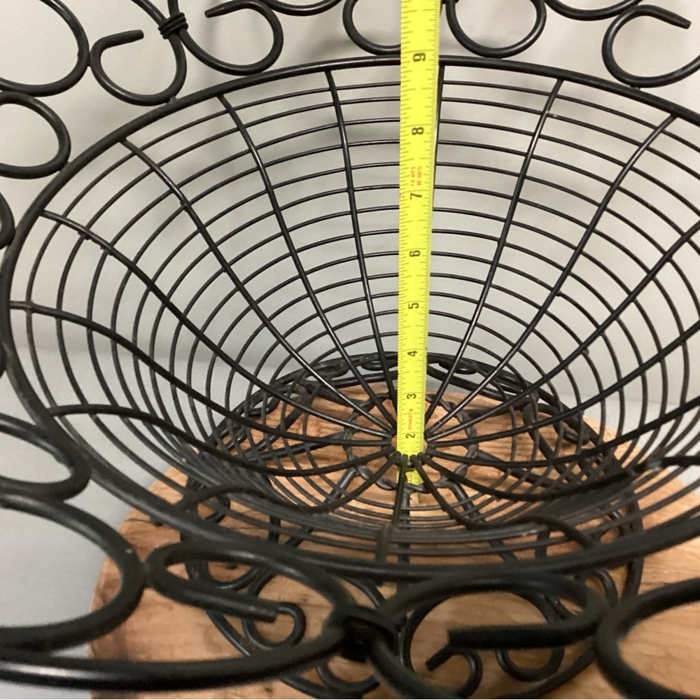 Fruit Bowl - Bread Basket - Heavy Metal Wire Type Design - Excellent Condition - Picture 8 of 9